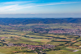 Insheim dans le département Rhénanie-Palatinat, Allemagne depuis l'avion
