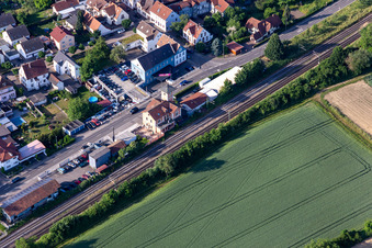Vue aérienne de Gare ferroviaire à Rülzheim dans le département Rhénanie-Palatinat, Allemagne