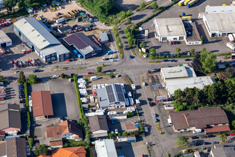 Vue aérienne de Service de voitures et de caravanes Messinger à le quartier Minderslachen in Kandel dans le département Rhénanie-Palatinat, Allemagne