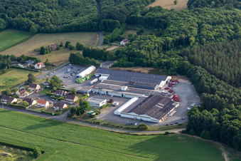 Vue aérienne de Métaseval à Semur-en-Vallon dans le département Sarthe, France