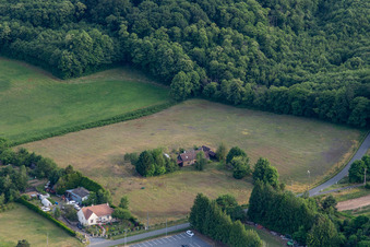 Vue aérienne de Le Piquet à Semur-en-Vallon dans le département Sarthe, France