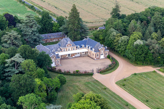 Le Domaine de La Pierre à Coudrecieux dans le département Sarthe, France d'en haut