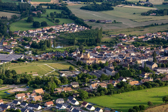 Vue aérienne de Château de Bouloire à Bouloire dans le département Sarthe, France
