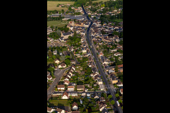 Vue aérienne de Rue Nationale à Bouloire dans le département Sarthe, France