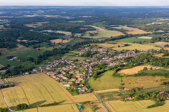 Vue aérienne de Saint-Michel-de-Chavaignes dans le département Sarthe, France