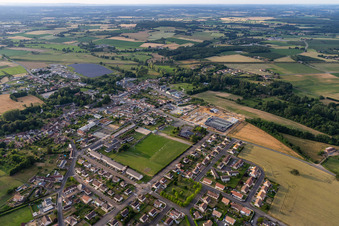 Vue aérienne de Thorigné-sur-Dué dans le département Sarthe, France