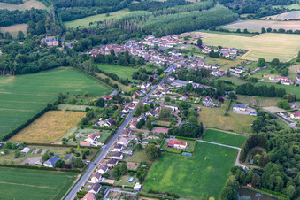 Semur-en-Vallon dans le département Sarthe, France hors des airs
