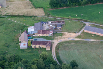 Semur-en-Vallon dans le département Sarthe, France vue d'en haut