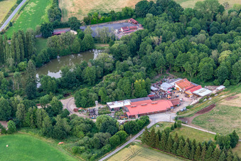 Vue aérienne de Train touristique et Muséotrain de Semur-en-Vallon, en Sarthe à Semur-en-Vallon dans le département Sarthe, France