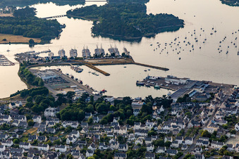 Vue aérienne de Marina - Port de Plaisance à Loctudy dans le département Finistère, France