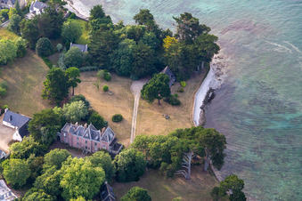 Vue aérienne de Pointe de Langoz à Loctudy dans le département Finistère, France
