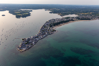 Vue aérienne de Demi-île Île-Tudy en Bretagne à Île-Tudy dans le département Finistère, France