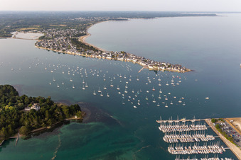 Vue aérienne de Demi-île Île-Tudy en Bretagne à Île-Tudy dans le département Finistère, France