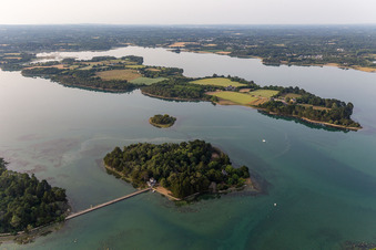 Vue aérienne de Île de Queffen à Loctudy dans le département Finistère, France