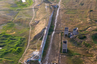 Vue aérienne de Ancienne usine de concassage de galets de Tréguennec à Tréguennec dans le département Finistère, France