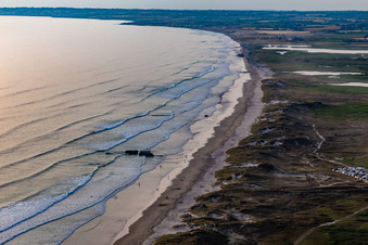 Vue aérienne de Plage de Kermabec en Bretagne à Tréguennec dans le département Finistère, France