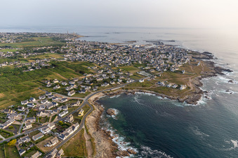 Vue aérienne de Quartier St-Guenole-St Pierre in Penmarch dans le département Finistère, France