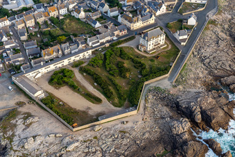 Vue aérienne de Hôtel à La Roche du Préfet à le quartier St-Guenole-St Pierre in Penmarch dans le département Finistère, France