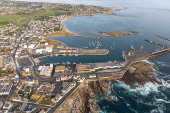 Photographie aérienne de Port de pêche de Saint-Guénolé à le quartier St-Guenole-St Pierre in Penmarch dans le département Finistère, France