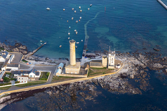 Photographie aérienne de Phare d'Eckmühl et le vieux phare de Penmarch à Penmarch dans le département Finistère, France