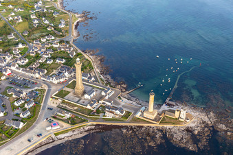 Vue oblique de Phare d'Eckmühl et le vieux phare de Penmarch à Penmarch dans le département Finistère, France