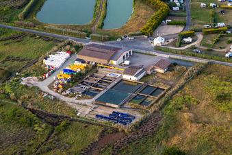 Vue aérienne de Pêcheurs de Locarec à le quartier Penmarc'h-Kerity in Penmarch dans le département Finistère, France