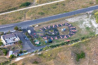 Vue aérienne de Mini-golf des pirates à le quartier Penmarc'h-Kerity in Penmarch dans le département Finistère, France