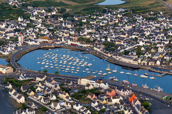 Vue aérienne de Port de Guilvine à Treffiagat dans le département Finistère, France