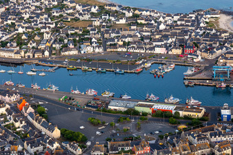 Port de Guilvine à Treffiagat dans le département Finistère, France d'en haut