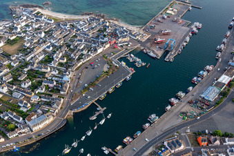 Vue aérienne de Haliotika - La Cité de la Pêch à Guilvinec dans le département Finistère, France