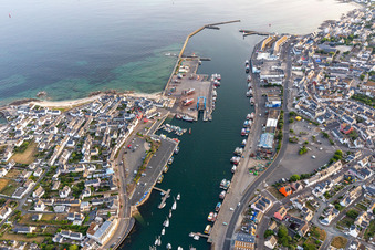 Vue aérienne de Haliotika - La Cité de la Pêch à Guilvinec dans le département Finistère, France