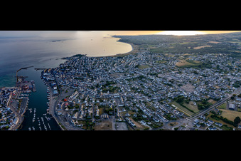 Vue aérienne de Guilvinec dans le département Finistère, France