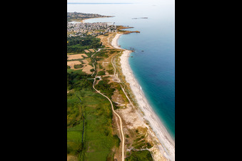 Vue aérienne de Plage de Skividen à Treffiagat dans le département Finistère, France