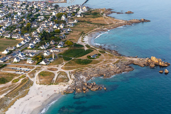 Vue aérienne de Rocher de Goudoul à Plobannalec-Lesconil dans le département Finistère, France