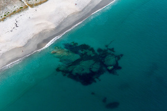 Plage de Kersauz à Treffiagat dans le département Finistère, France d'en haut