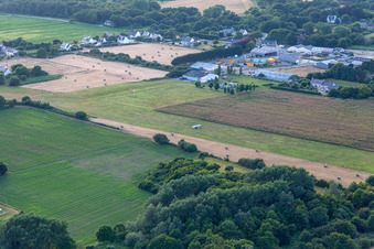 Vue aérienne de Plateforme ULM Buhannic Claude à Plobannalec-Lesconil dans le département Finistère, France