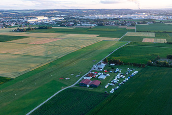 Aéroport Dingolfing à le quartier Höll in Dingolfing dans le département Bavière, Allemagne vue d'en haut