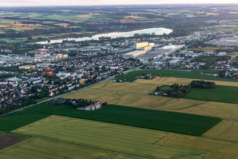 Vue aérienne de Usine BMW 2.1 et 2.2 dans le parc industriel de Goben à le quartier Höll in Dingolfing dans le département Bavière, Allemagne