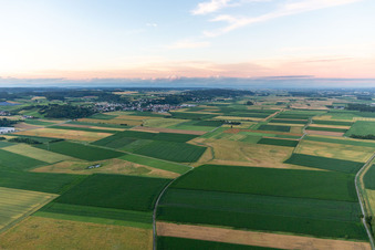 Vue aérienne de Moosthenning dans le département Bavière, Allemagne