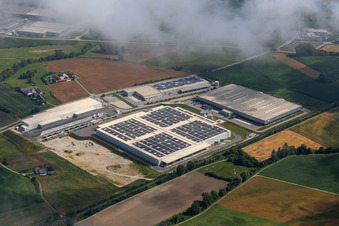 Vue aérienne de Parc industriel 1 avec Rudolph Spedition und Logistik GmbH et Leadec FM BV & Co. KG à Mamming dans le département Bavière, Allemagne
