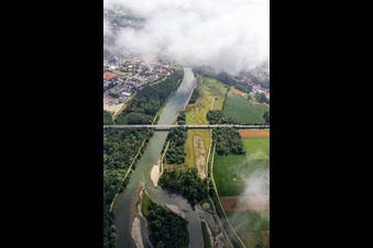 Vue aérienne de Ponts sur l'Isar à Landau an der Isar dans le département Bavière, Allemagne