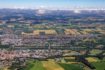 Vue aérienne de Dingolfing dans le département Bavière, Allemagne