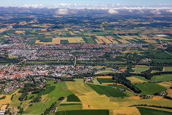 Vue aérienne de Dingolfing dans le département Bavière, Allemagne