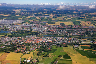 Photographie aérienne de Dingolfing dans le département Bavière, Allemagne
