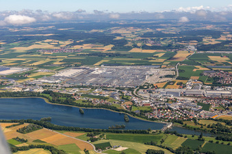 Vue oblique de Usine BMW 2.40 à le quartier Höfen in Dingolfing dans le département Bavière, Allemagne