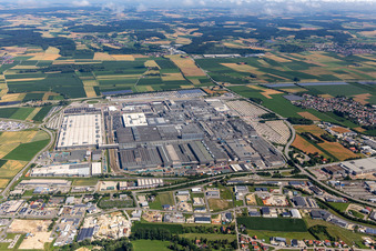 Usine BMW 2.40 à le quartier Höfen in Dingolfing dans le département Bavière, Allemagne d'en haut