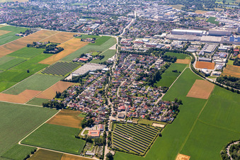 Vue aérienne de Quartier Salitersheim in Dingolfing dans le département Bavière, Allemagne