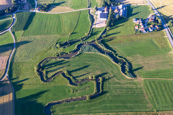 Vue aérienne de Boucles de la rivière Kollbach près de Hainberg à le quartier Triefelden in Arnstorf dans le département Bavière, Allemagne