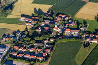 Vue aérienne de Église filiale de Saint-Jacques le Majeur, Hainberg à le quartier Hainberg in Arnstorf dans le département Bavière, Allemagne