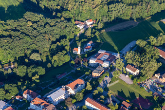 Vue aérienne de Église de pèlerinage "Maria Schnee" - Chapelle des neiges Anstorfer Kindernetz à Arnstorf dans le département Bavière, Allemagne